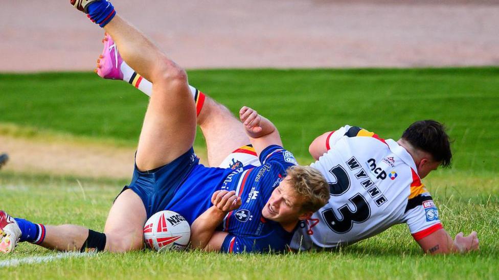 Wakefield go second with gritty win over Bradford