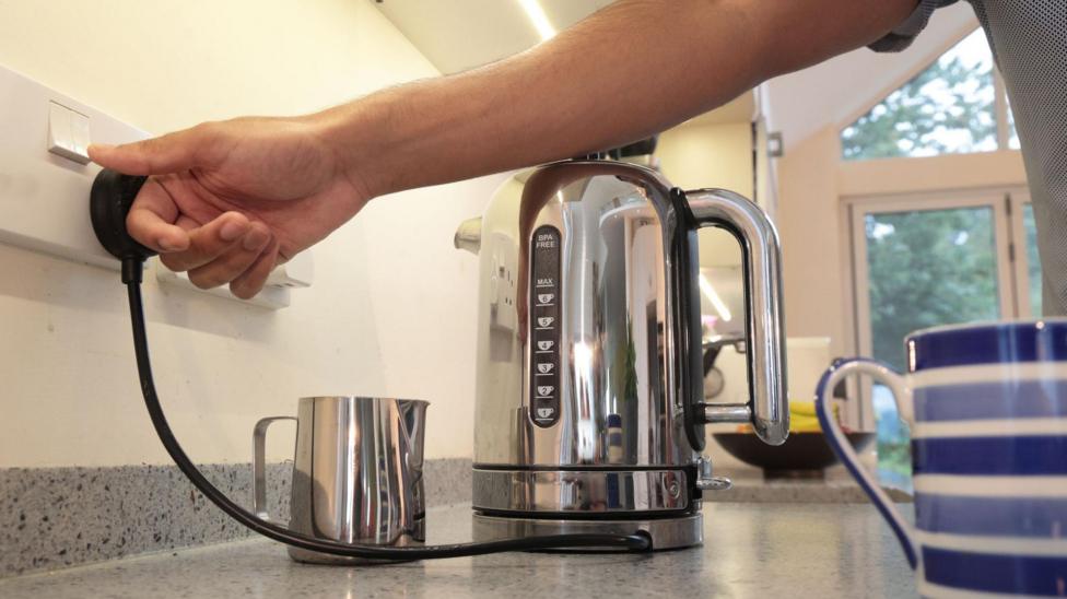 UK Government to Cut VAT on Household Electricity Bills Starting October
