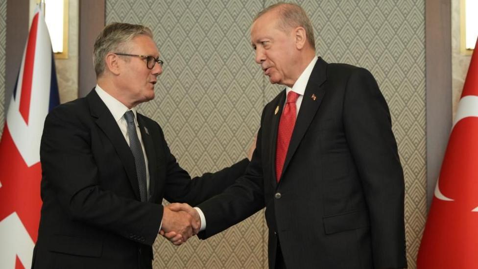 Starmer gifted gun and ammunition by Turkish president at Nato
