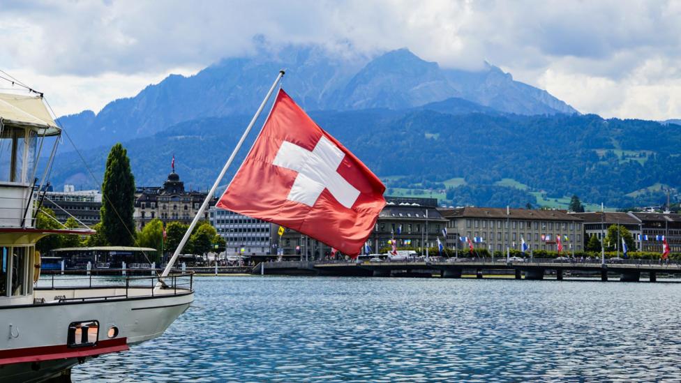 UK-Switzerland deal to scrap roaming charges and allow Britons to use e-gates