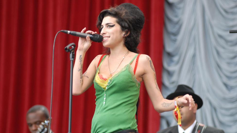 Amy Winehouse's dad ordered to pay £1m by court