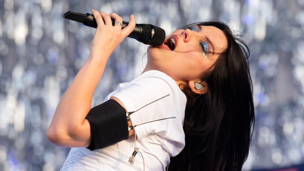 Wolf Alice cover Nirvana at emotional homecoming show
