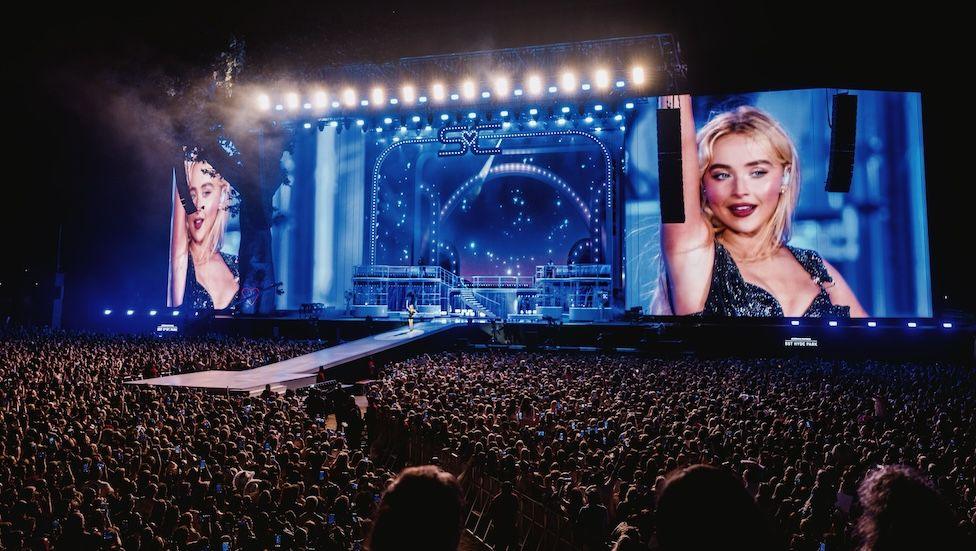 Wide angle of Sabrina Carpenter's London show