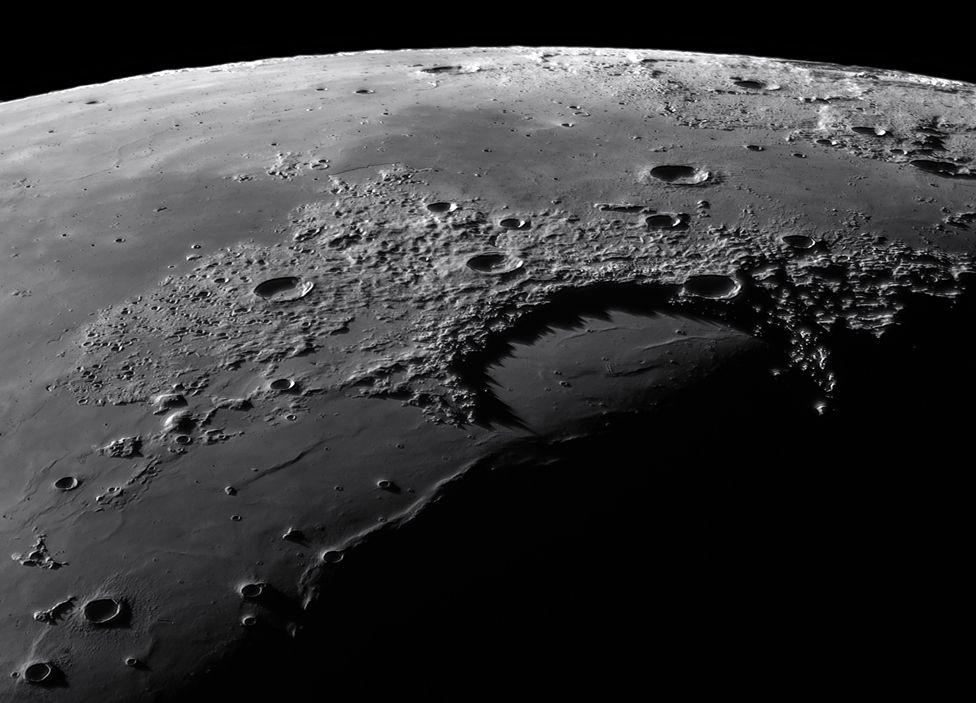 Shadow peaks of Sinus Iridum on the moon