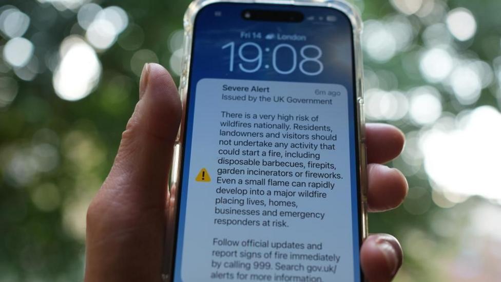 Wildfire phone alert was 'entirely appropriate', government says