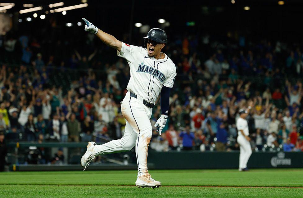 Leo Rivas roars with delight after hitting a walk-off home run for the Seattle Mariners against the St Louis Cardinals. Photo by Alika Jenner
