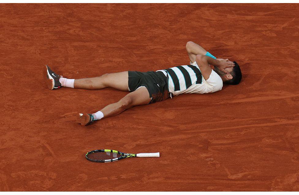Carlos Alcaraz celebrates winning championship point against Jannik Sinner in the French Open Men's Singles Final in Paris. Photo by Adam Pretty