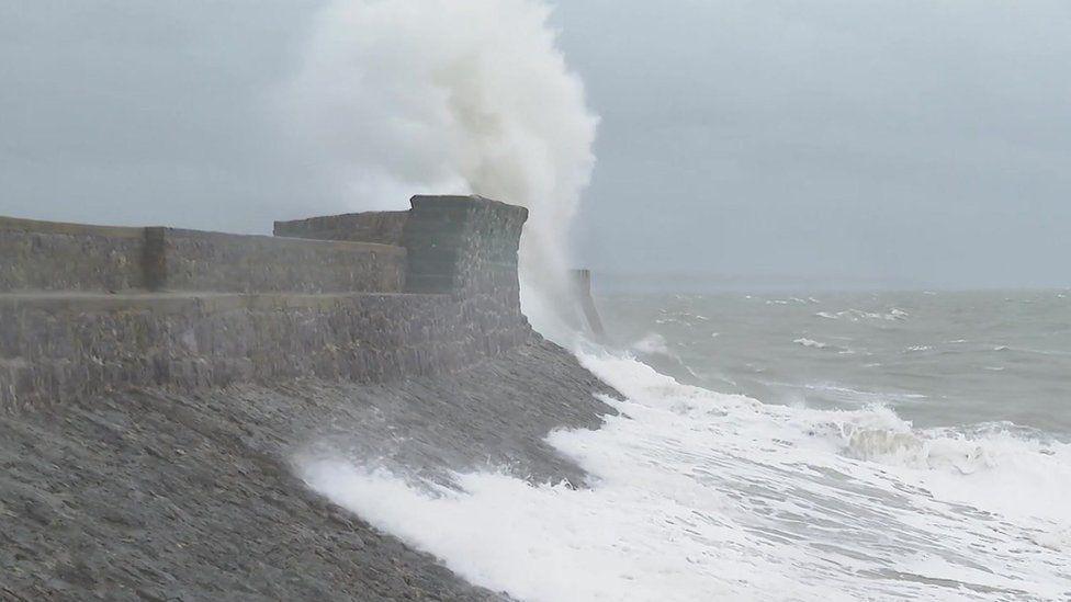 Tonnau Porthcawl