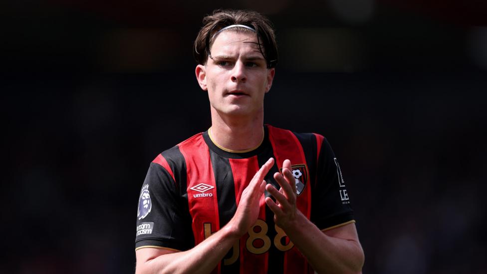 Bournemouth midfielder Alex Scott rejects new contract offer