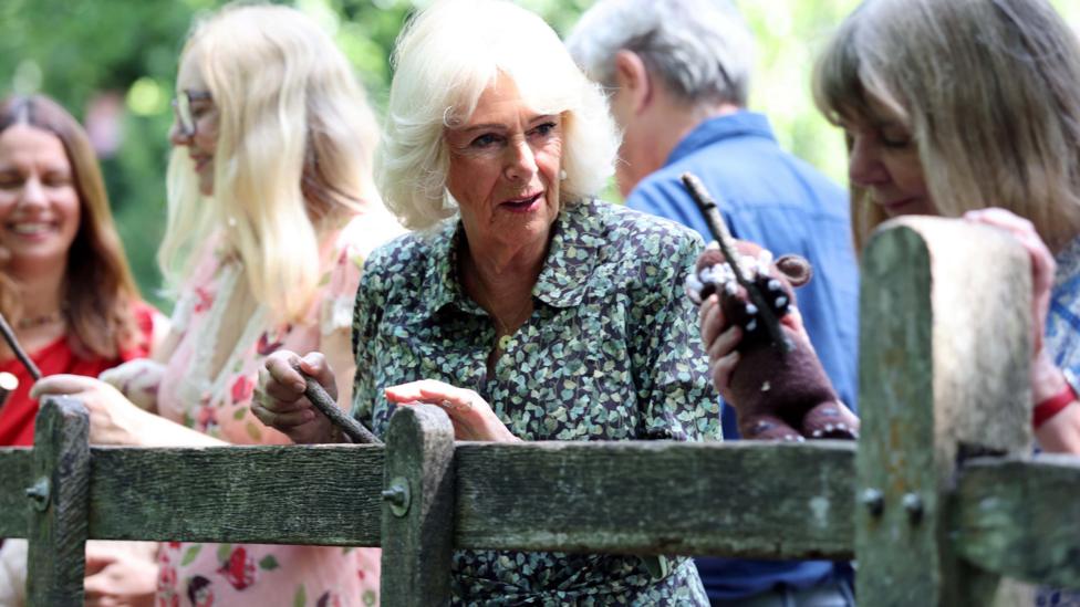 Queen marks Pooh centenary by playing poohsticks