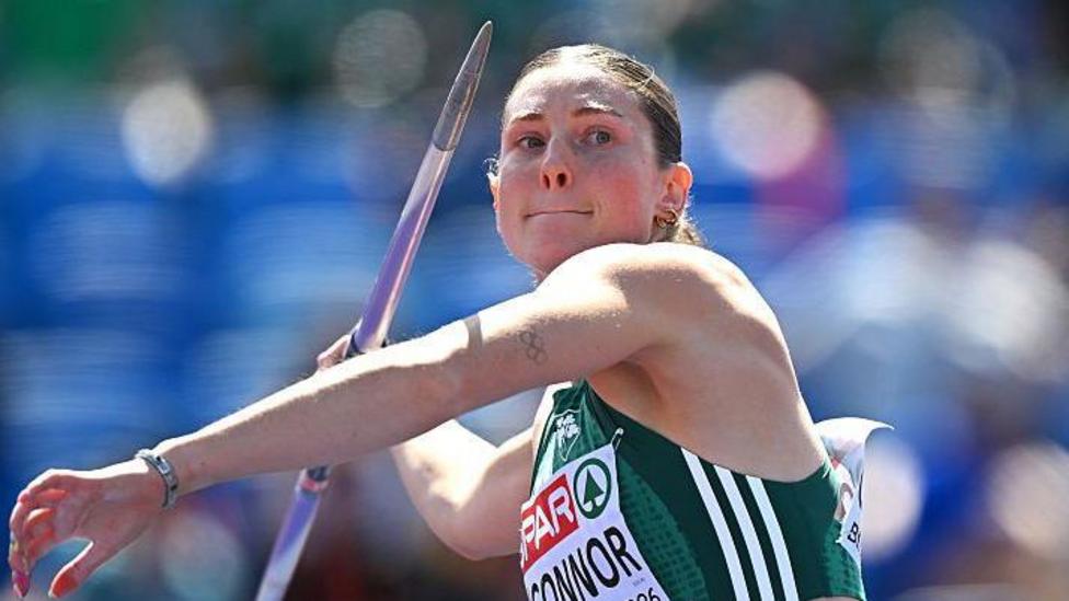 O'Connor leads heptathlon before final event, while Hunt eyes third gold