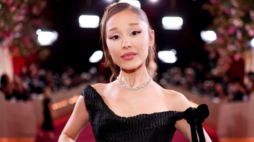 Ariana Grande në edicionin e 83-të të çmimeve Golden Globes, të mbajtur në Beverly Hilton më 11 janar 2026 në Beverly Hills, Kaliforni.