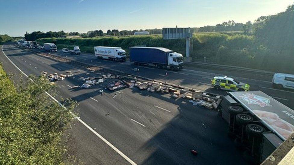 M40 lorry crash