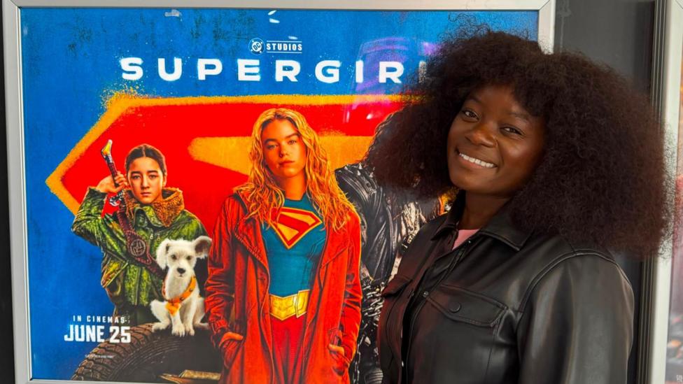How a singer's chance encounter led to an alien experience in Hollywood
