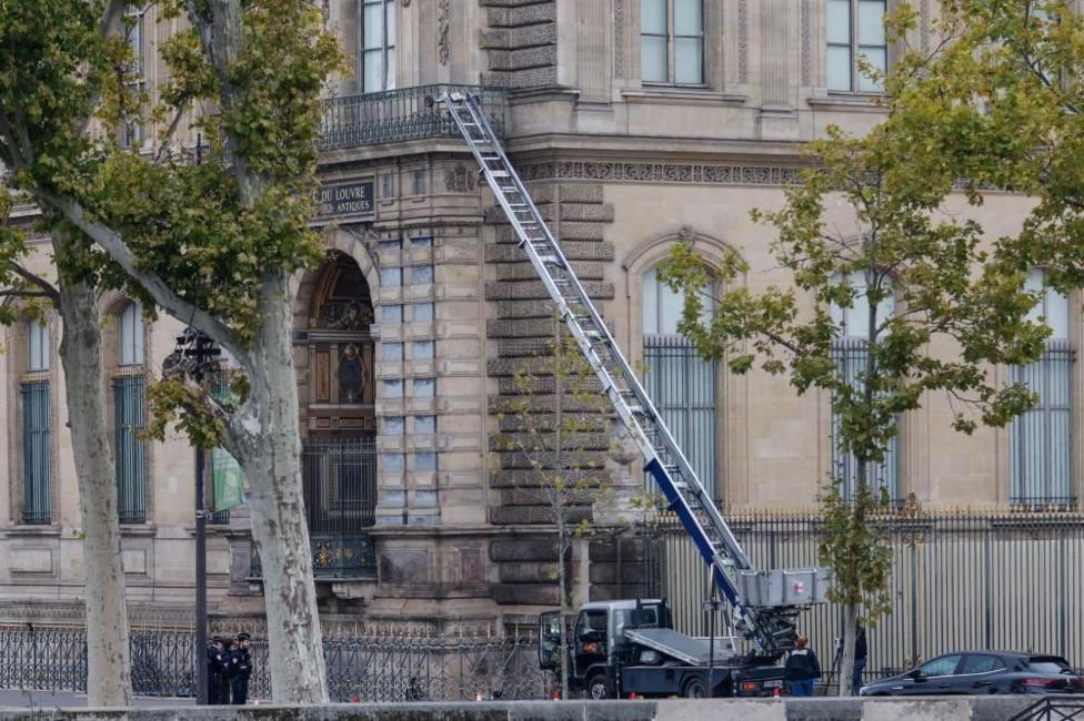 Van with extended ladder outside the scene of a robbery at the Louvre gallery