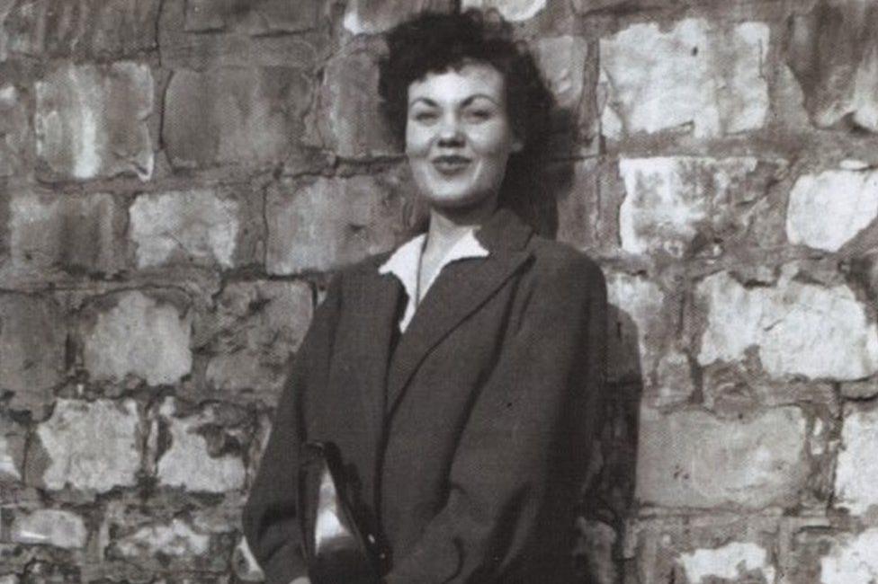 Cleo Laine in 1945
