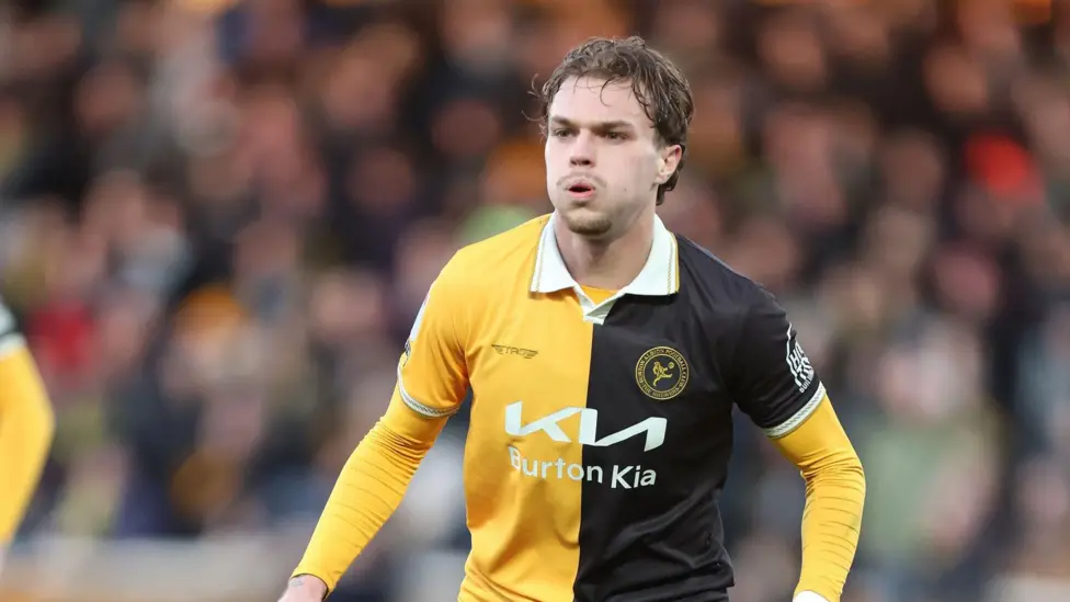 Larsson de Burton ficha por el Helsingborgs sueco