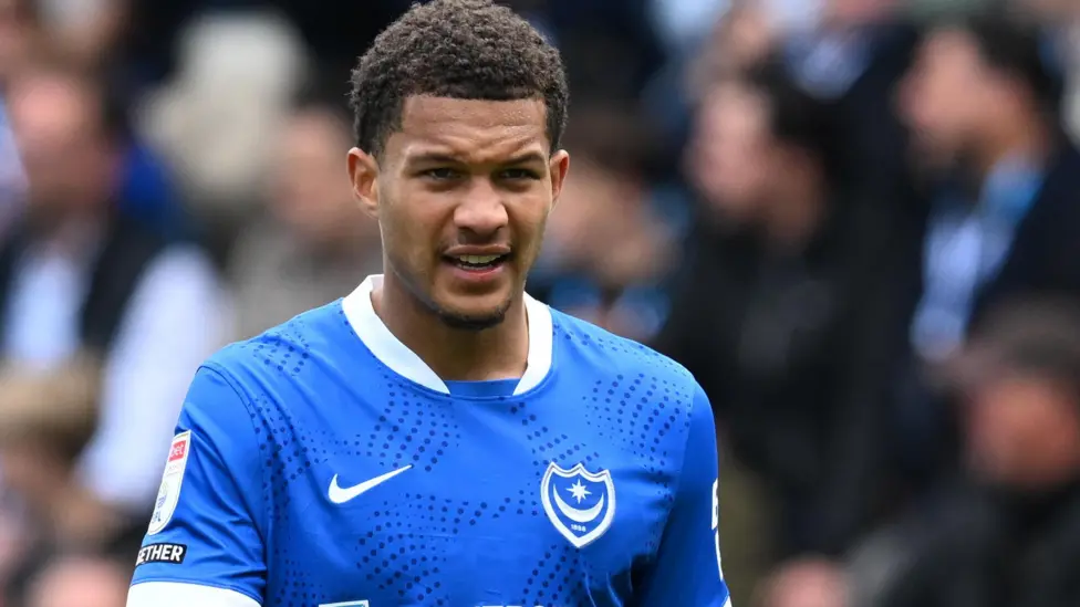 Huddersfield îl transferă pe fundașul Bowat de la Portsmouth