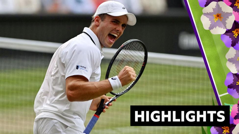 Fery stuns Dimitrov in five-set battle to reach quarter-finals