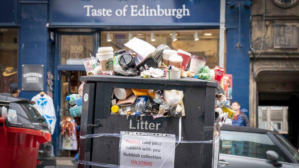 Rubbish in Edinburgh 