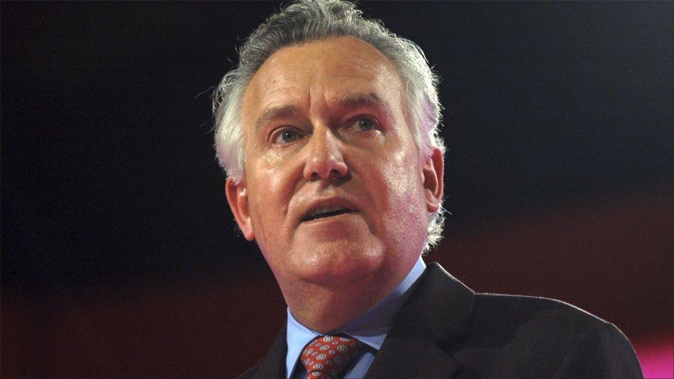 Peter Hain yn annerch cynhadledd y Blaid Lafur yn Brighton ym mis Medi 2004