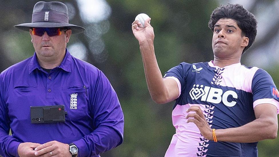 Middlesex seamers розгромили безпорадний Glamorgan у матчі крікету