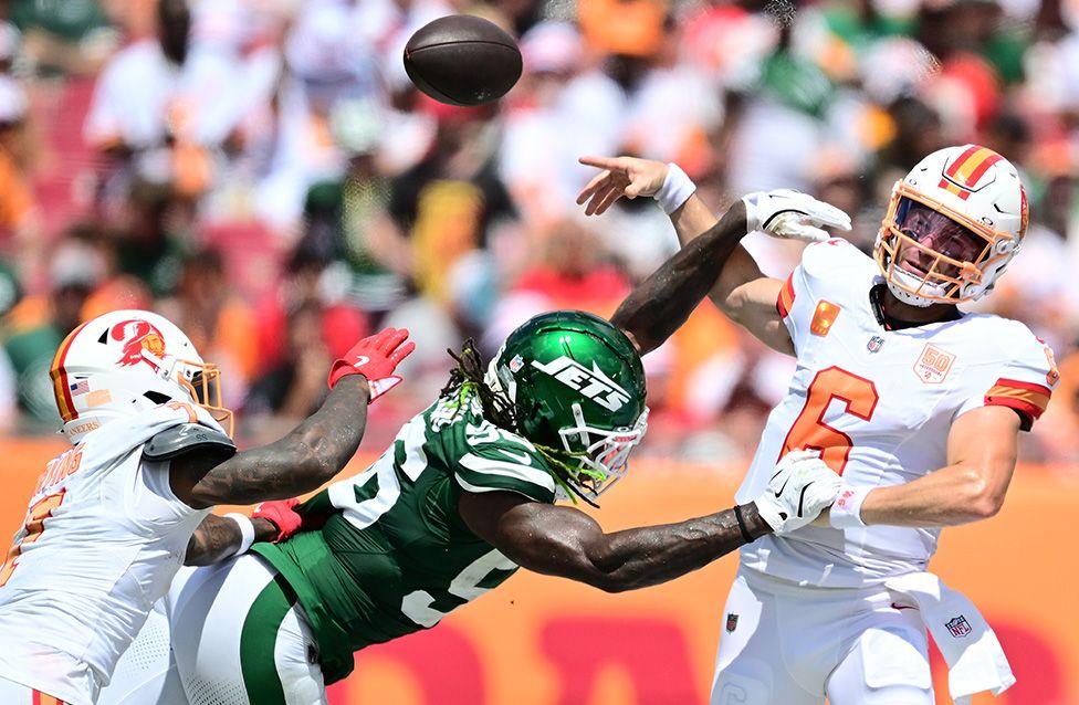 New York Jets' Leonard Taylor III hits Tampa Bay Buccaneers' Baker Mayfield