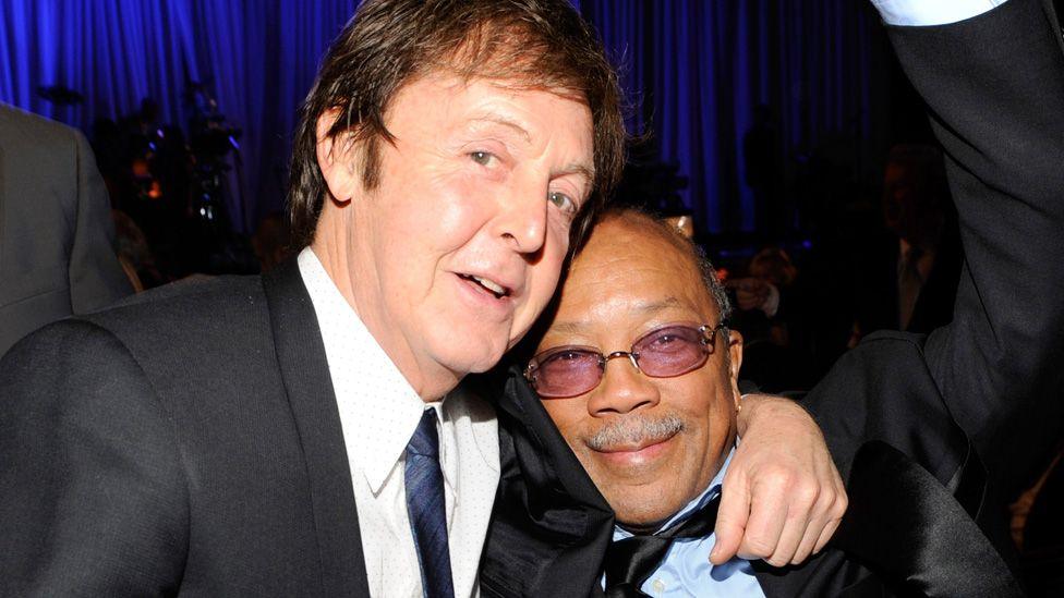 Sir Paul McCartney with an arm around Quincy Jones's neck in 2009