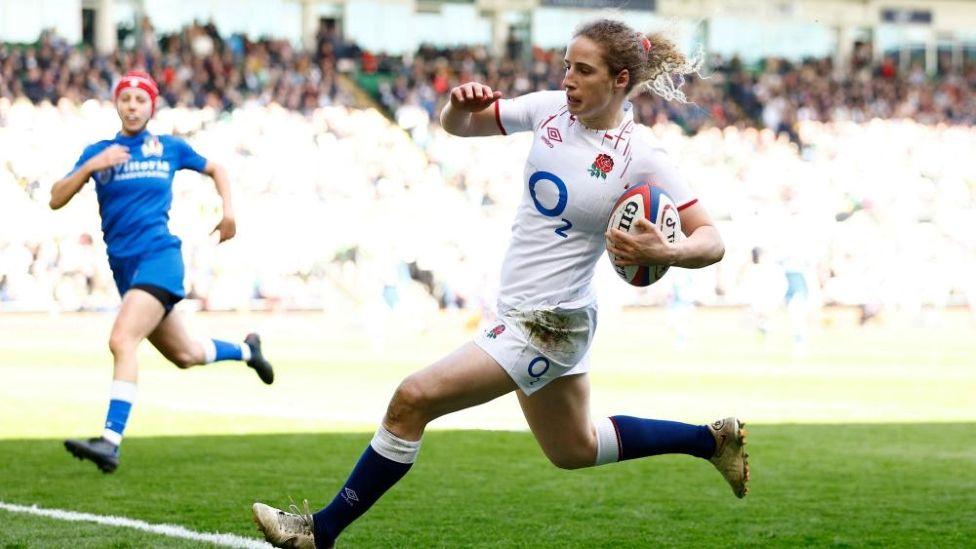 England women playing against Italy