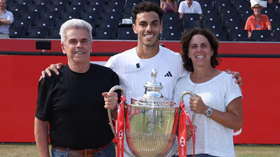 Cerundolo Conquers Queen's in Epic Final as Father Faces Flight