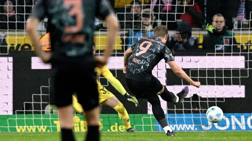 Kane penalty moves Bayern four points clear at top