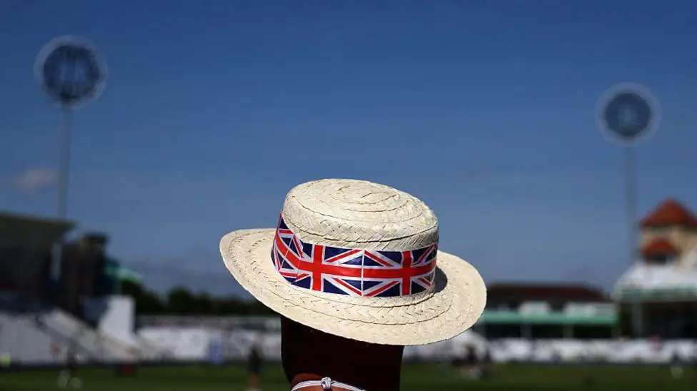 ¿Cómo está afectando la ola de calor en el Reino Unido al deporte, tanto para los jugadores como para los aficionados?