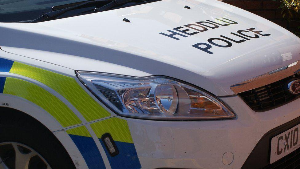 A zoomed in image of a police car 