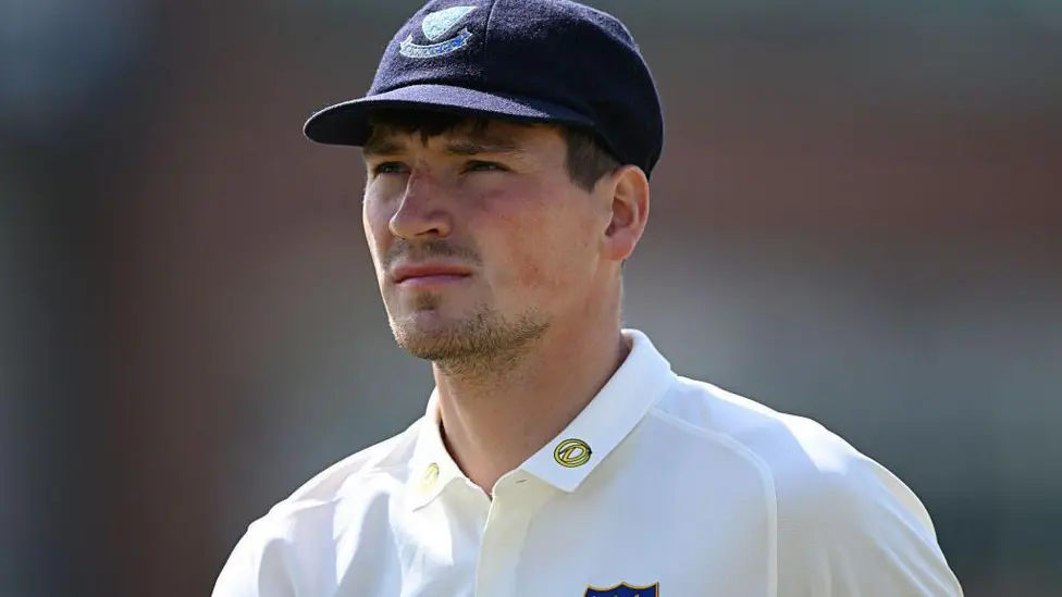 El jugador de bolos de Sussex, Crocombe, se unirá al Surrey.
