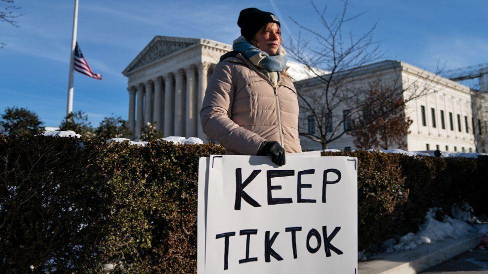 a protestor with a 'keep tiktok' sign