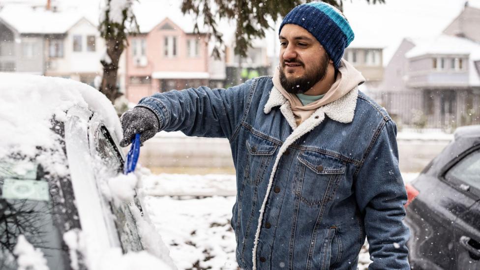 De-icing your car and other tips for freezing temperatures