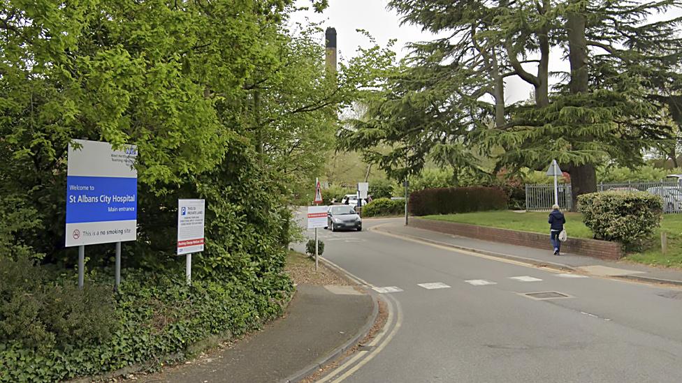 Entrance to St Albans City Hospital