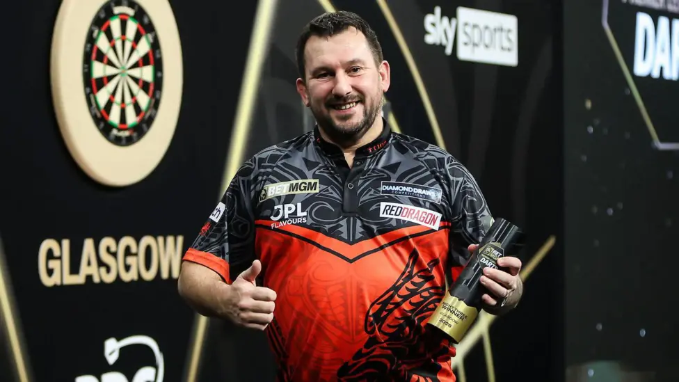 Clayton aspira a la final de la Premier League de Cardiff, totalmente galesa