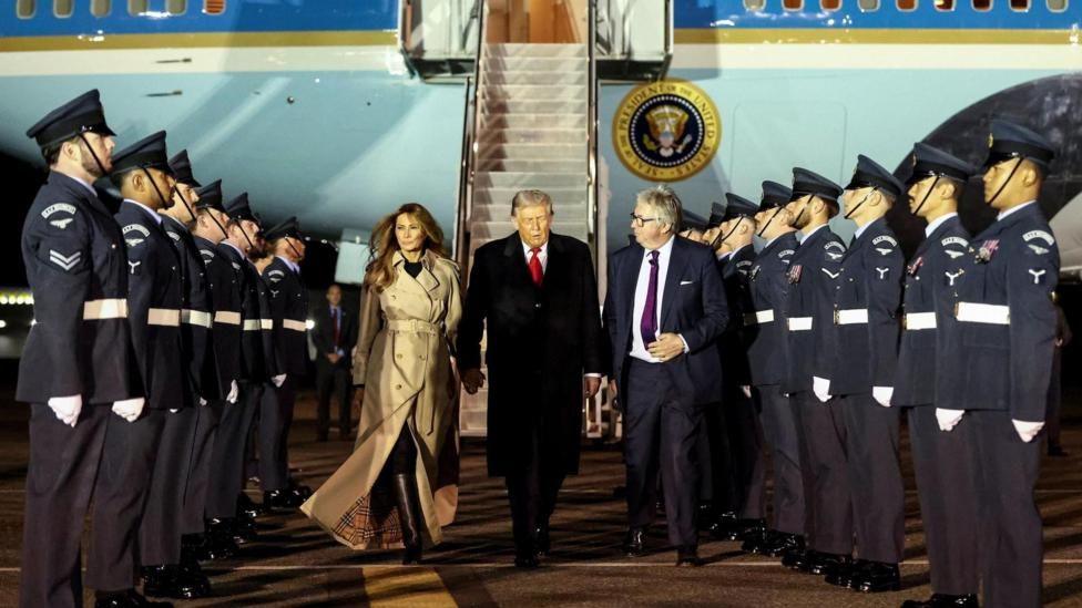 Donald Trump yn cyrraedd Llundain nos Fawrth gyda'i wraig, Melania