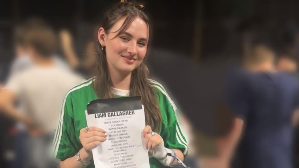 Jasmine Griffin-Jones holding a Liam Gallagher set list