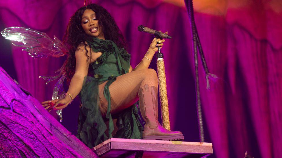 SZA performing at Glastonbury 2024