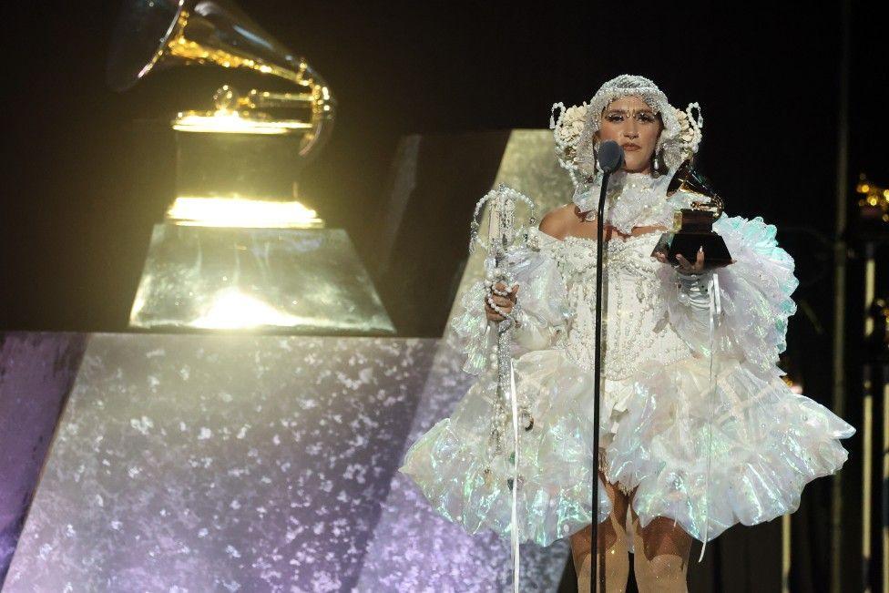 Sierra Ferrell on-stage with her Grammy award trophy