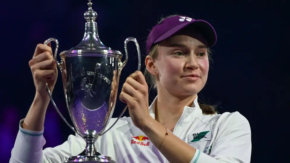 ¿Por qué Rybakina se negó a tomarse una foto con la presidenta de la WTA, Archer?