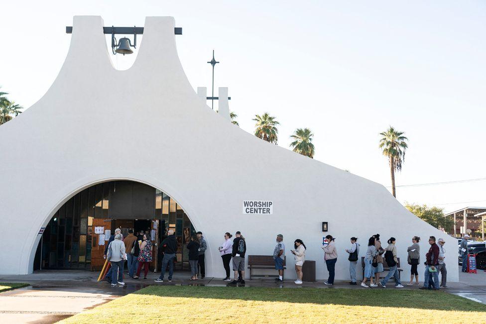 People line up to cast their votes in the 2024 Presidential Election on the morning of election day outside a polling station in Phoenix, Arizona, 5 November 2024 