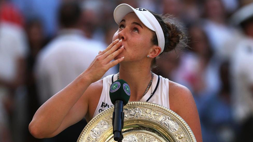 Noskova, an astonishing Wimbledon fightback - and a kiss to the sky