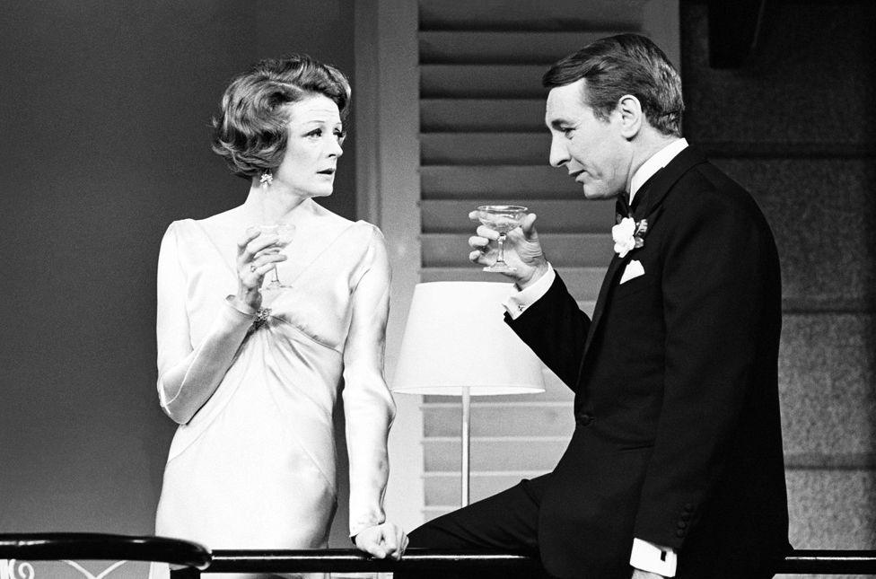 Maggie Smith (as Amanda Prynne) and Robert Stephens (as Elyot Chase) in PRIVATE LIVES by Noel Coward directed by John Gielgud at the Queen's Theatre, London in 1972.