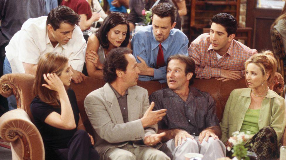 Jennifer Aniston as Rachel Green, Billy Crystal as Tim, Robin Williams as Thomas, Lisa Kudrow as Phoebe Buffay, (back, l-r) Matt LeBlanc as Joey Tribbiani, Courteney Cox as Monica Geller, Matthew Perry as Chandler Bing, David Schwimmer as Ross Geller