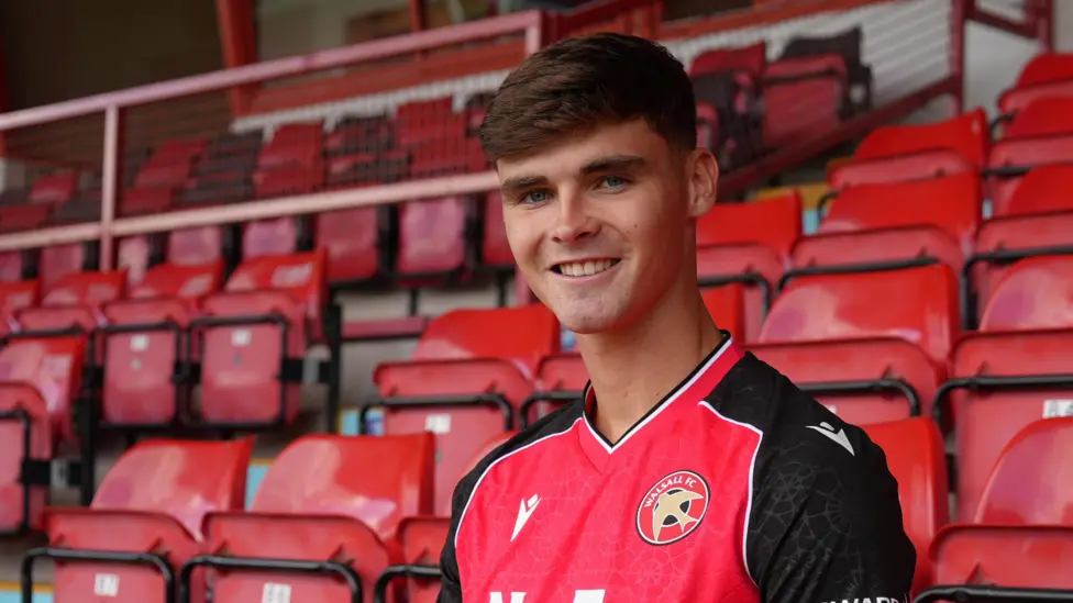 El Walsall ficha al centrocampista del Leeds, Crew, cedido a préstamo. El Walsall ficha al centrocampista del Leeds, Crew, cedido a préstamo.