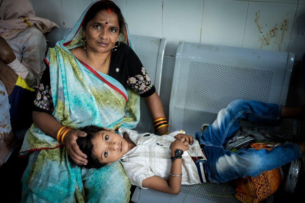 Six-year-old Yash has spent two days being treated in a hospital corridor after falling ill during Banda's heatwave. Here he's seen laying on his mum's lap