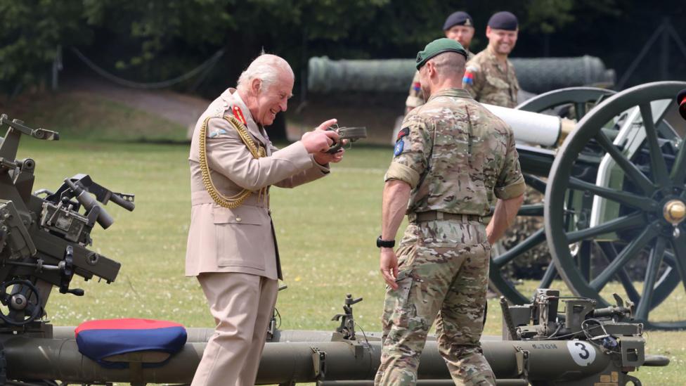King Charles praised for 'faultless' firing technique at Larkhill - BBC